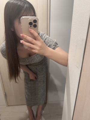 新人　栞（しおり）